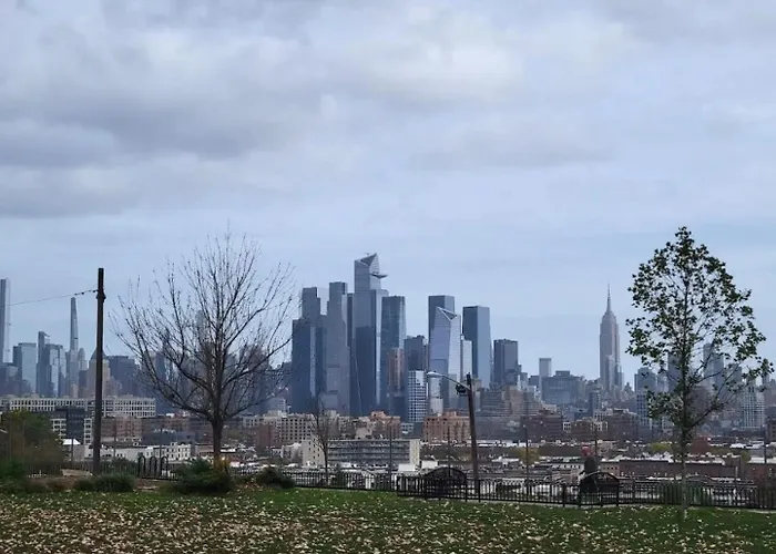 Comfy Apt With Skyline Front View Mins Away From Nyc