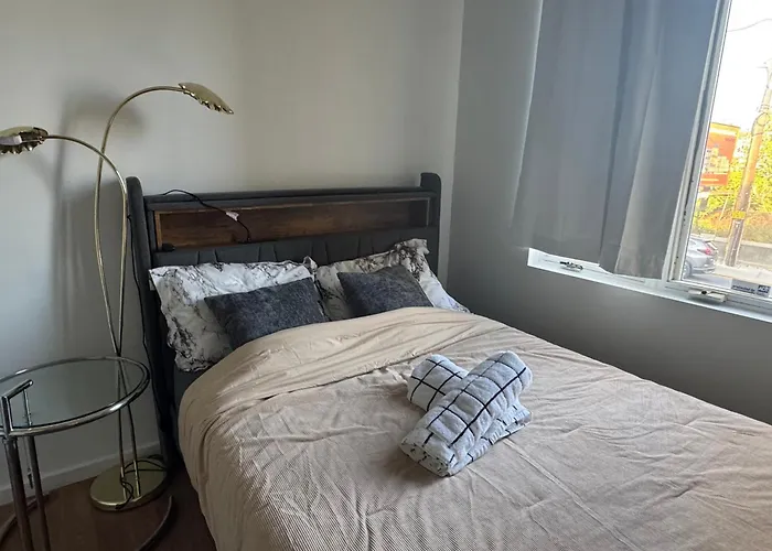 Comfy Apt With Skyline Front View Mins Away From Nyc
